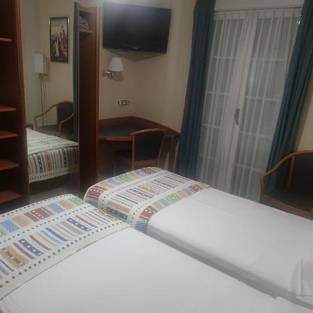 Hostal Burbia Вилафранка дел Биерсо Екстериор снимка