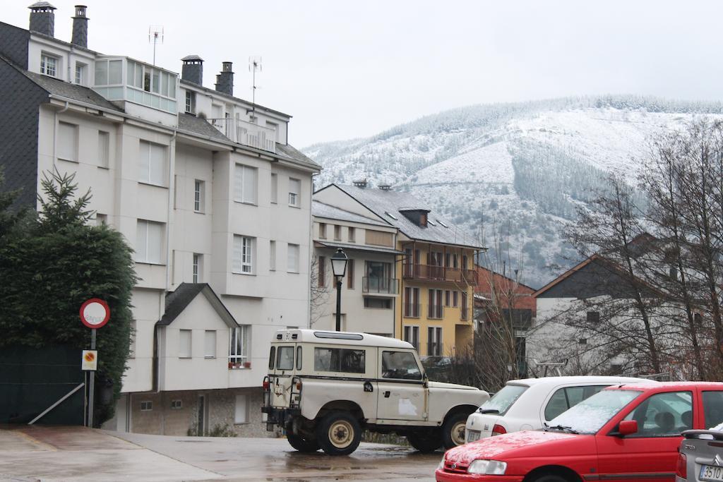 Hostal Burbia Вилафранка дел Биерсо Екстериор снимка