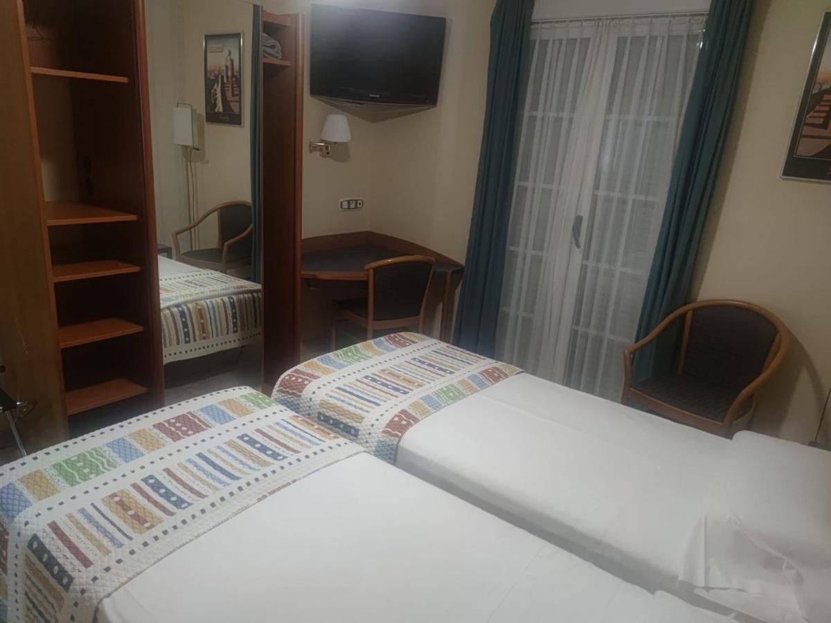 Hostal Burbia Вилафранка дел Биерсо Екстериор снимка
