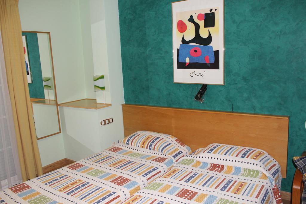 Hostal Burbia Вилафранка дел Биерсо Екстериор снимка