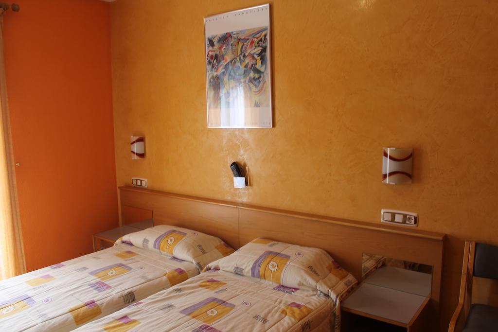 Hostal Burbia Вилафранка дел Биерсо Екстериор снимка