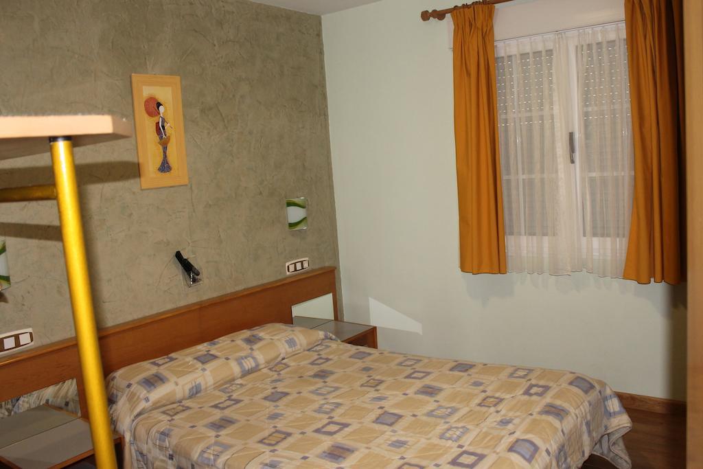 Hostal Burbia Вилафранка дел Биерсо Екстериор снимка