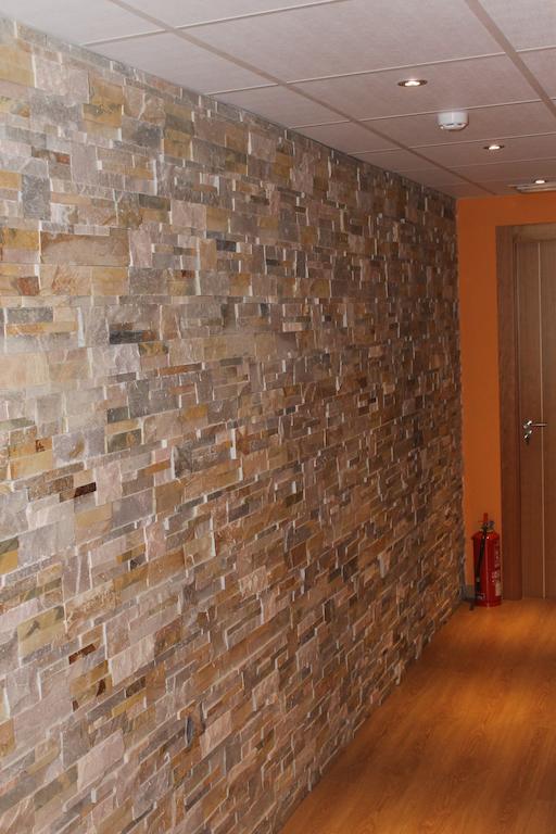 Hostal Burbia Вилафранка дел Биерсо Екстериор снимка